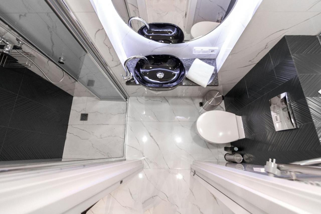 Зелені апартаменти біля Оперного театру Flat in the city center Львів Екстер'єр фото