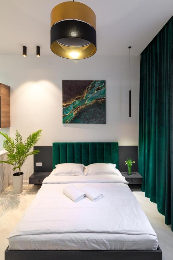 Зелені апартаменти біля Оперного театру Flat in the city center Львів Екстер'єр фото